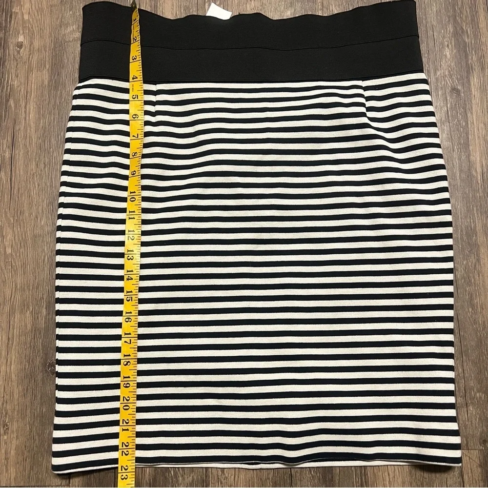 Akris Punto Knee Vtg Knee Length Black White striped Pencil Skirt Stretch Y2K 14 - Picture 10 of 11